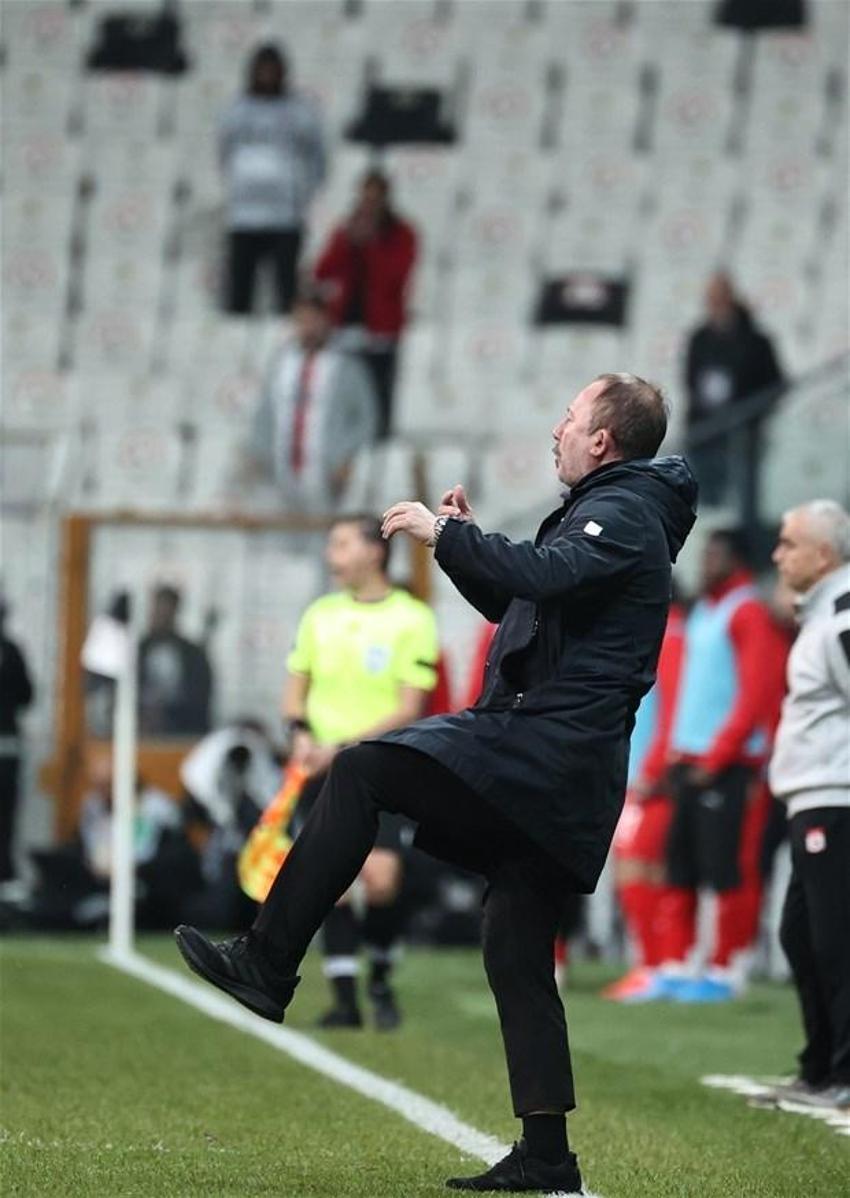 Beşiktaş-Sivasspor maçına damga vurdu! Sergen Yalçın'ın hareketi olay oldu, küfür ve...