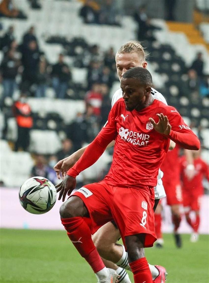 Beşiktaş-Sivasspor maçına damga vurdu! Sergen Yalçın'ın hareketi olay oldu, küfür ve...