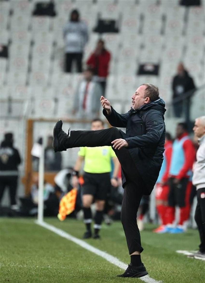Beşiktaş-Sivasspor maçına damga vurdu! Sergen Yalçın'ın hareketi olay oldu, küfür ve...