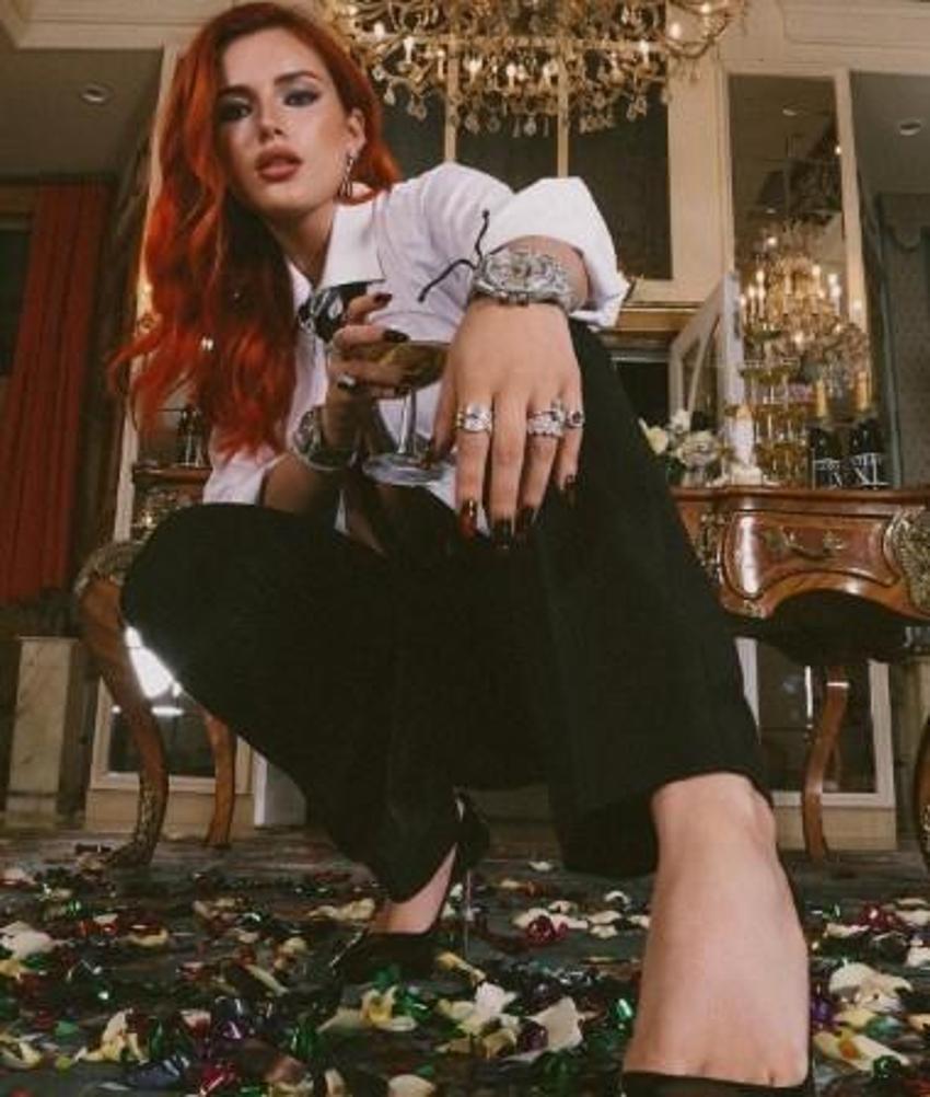 Bella Thorne sosyal medyayı sallıyor!