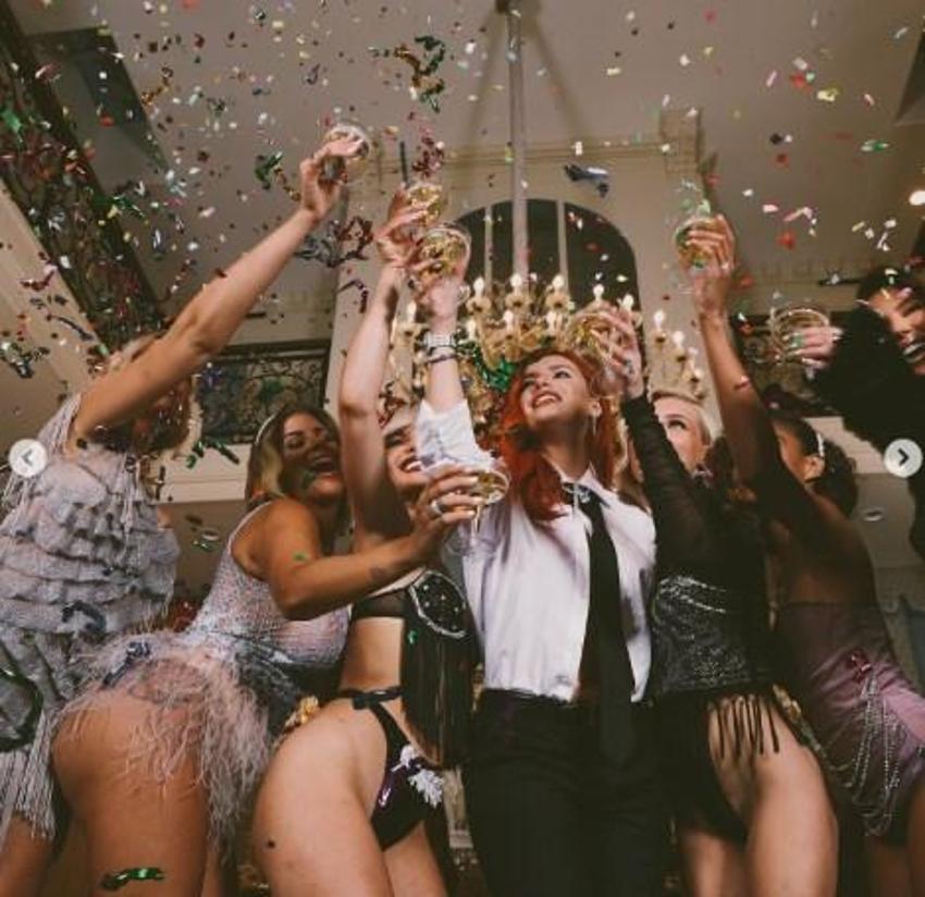 Bella Thorne sosyal medyayı sallıyor!