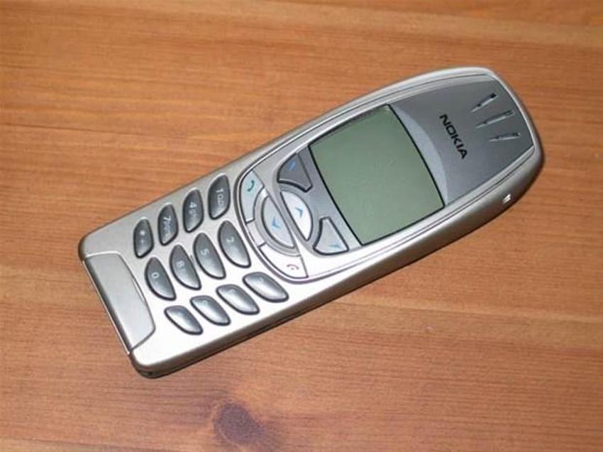 Efsane 20 yıl sonra geri döndü! Nokia 6310 yenilendi: İşte fiyatı...