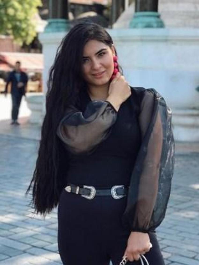 Gelin adayı Hanife tiyatro dünyasına girdi! Bu kez...