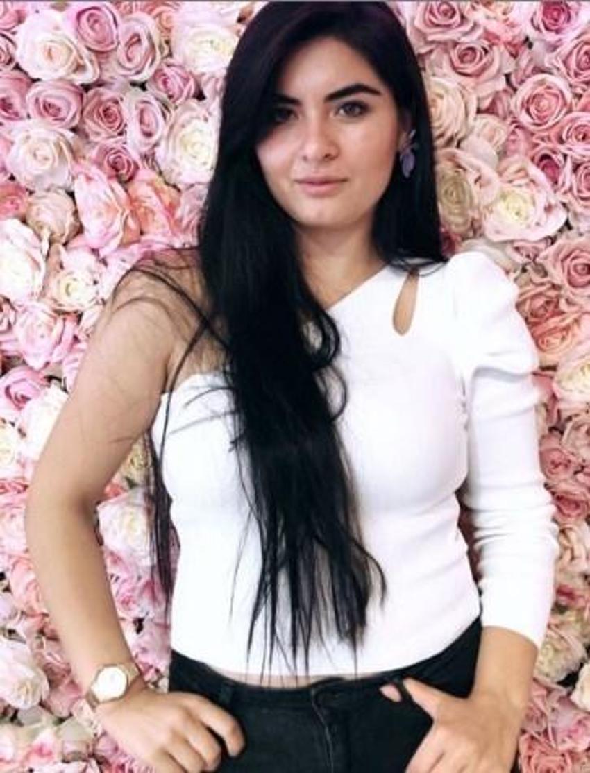 Gelin adayı Hanife tiyatro dünyasına girdi! Bu kez...