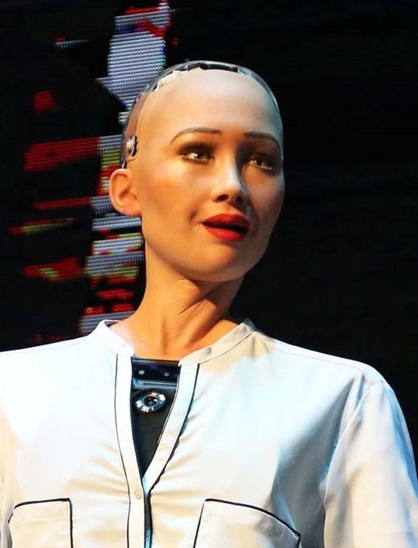 Robot Sophia yeni arzusunu paylaştı! Anne olmak istiyor...