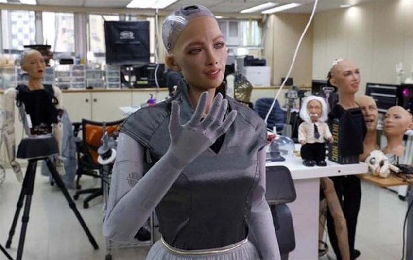 Robot Sophia yeni arzusunu paylaştı! Anne olmak istiyor...