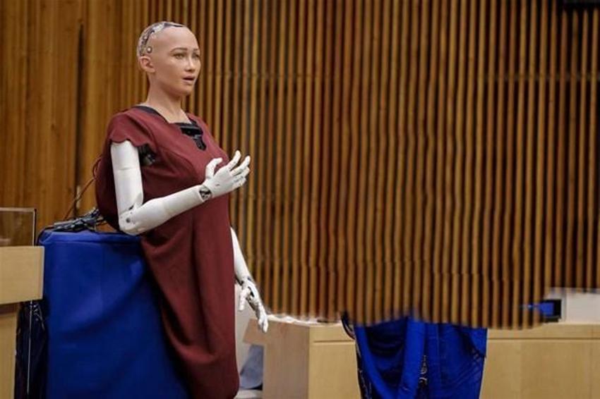 Robot Sophia yeni arzusunu paylaştı! Anne olmak istiyor...