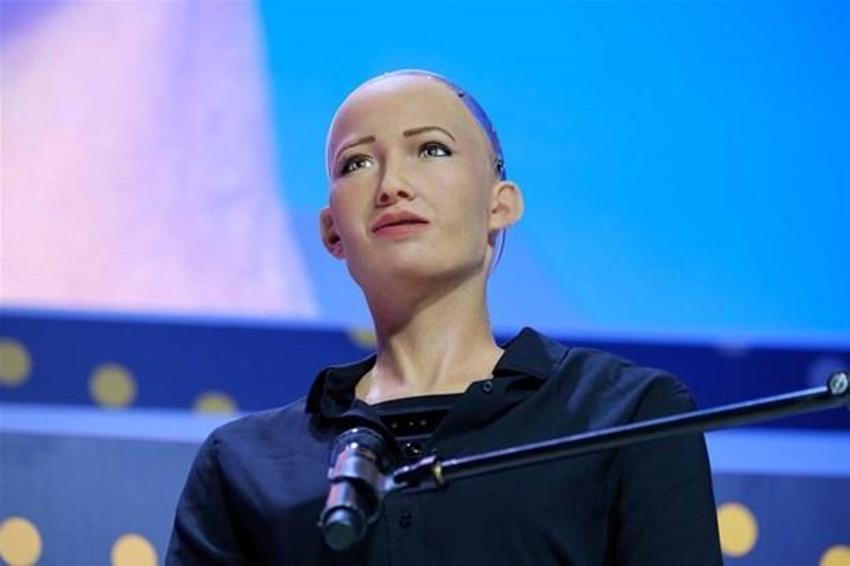 Robot Sophia yeni arzusunu paylaştı! Anne olmak istiyor...