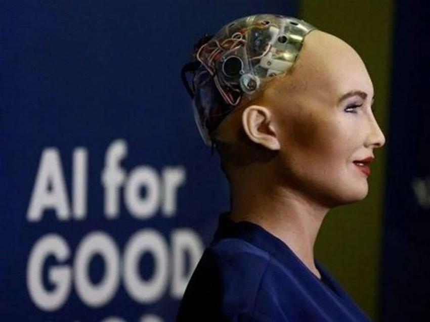 Robot Sophia yeni arzusunu paylaştı! Anne olmak istiyor...