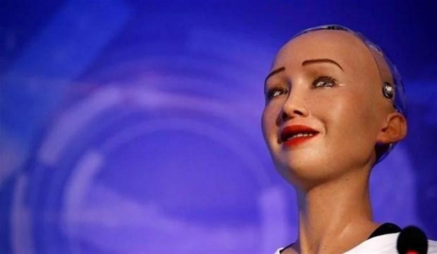 Robot Sophia yeni arzusunu paylaştı! Anne olmak istiyor...