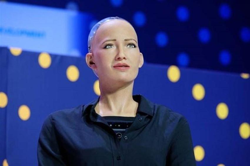 Robot Sophia yeni arzusunu paylaştı! Anne olmak istiyor...