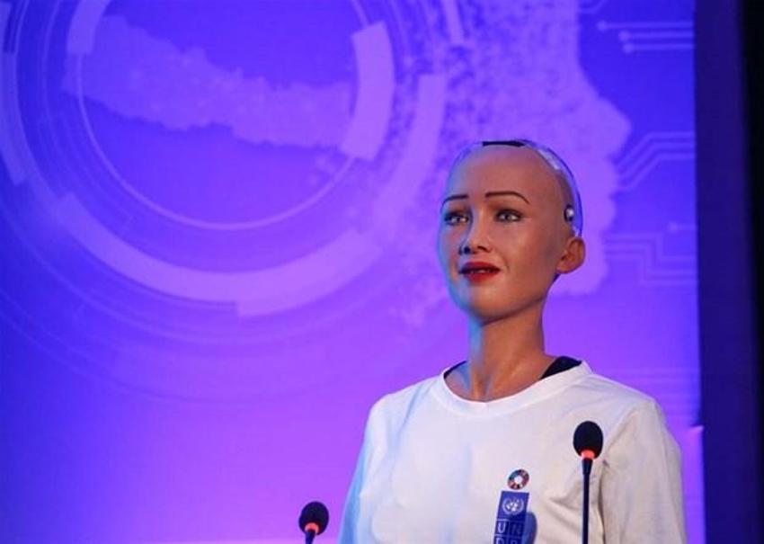 Robot Sophia yeni arzusunu paylaştı! Anne olmak istiyor...