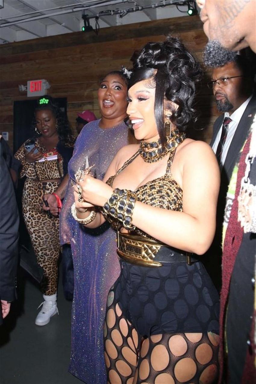 Cardi B'nin müstehcen doğum günü partisi! Herkes kalça dansı yaptı...