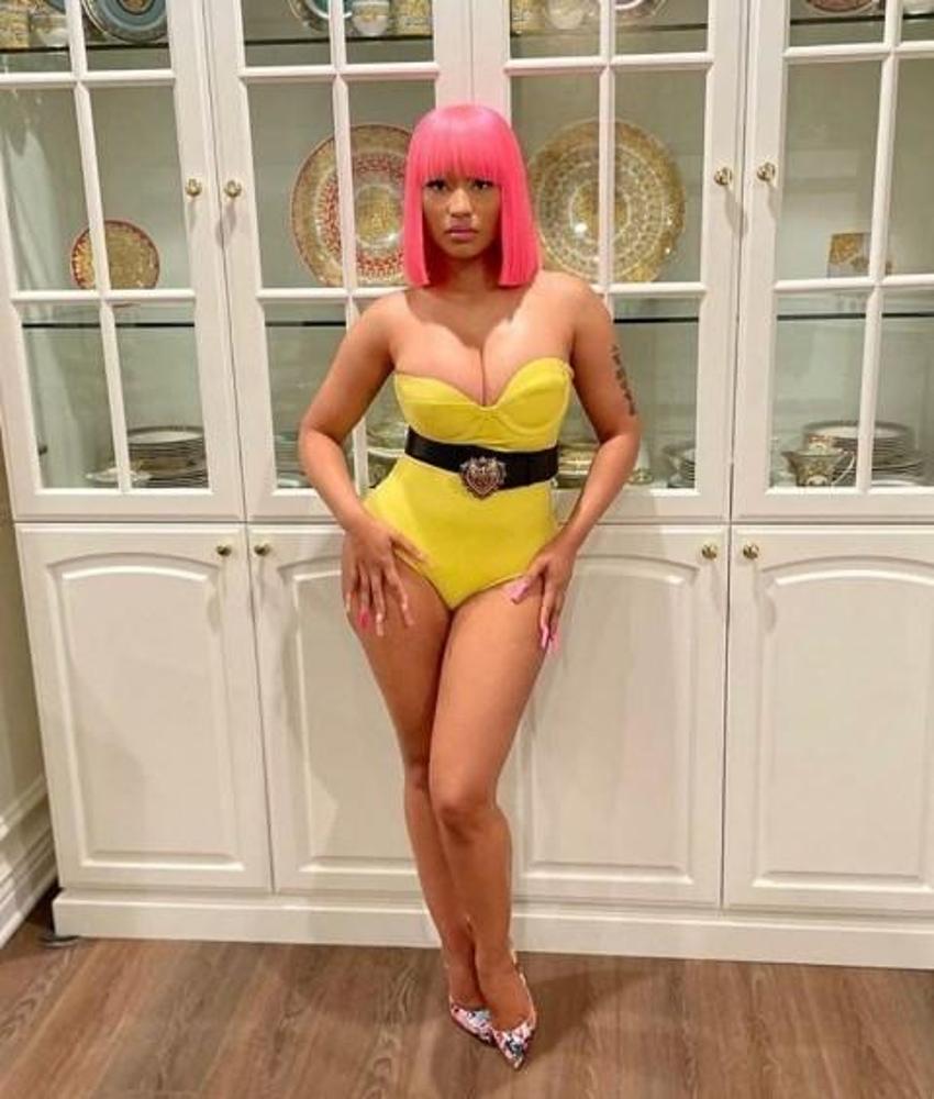 Nicki Minaj’ın pozları yürek hoplattı!