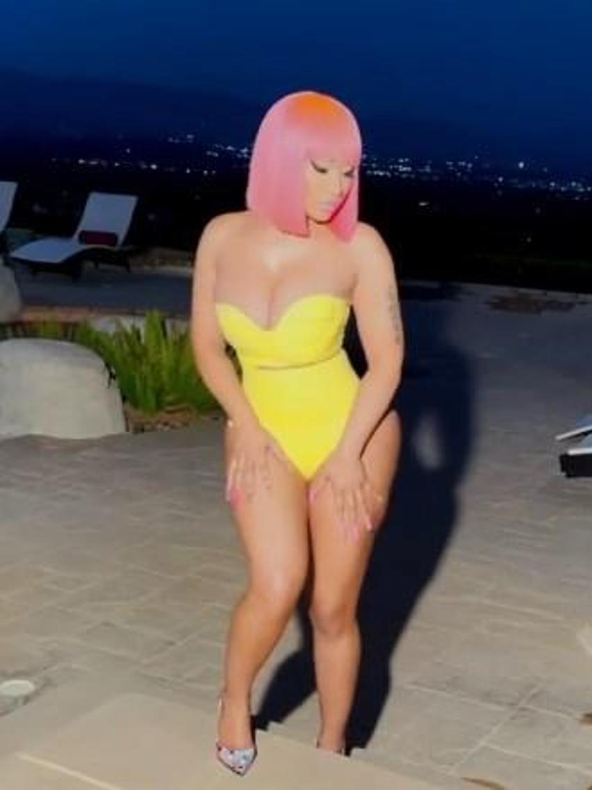 Nicki Minaj’ın pozları yürek hoplattı!