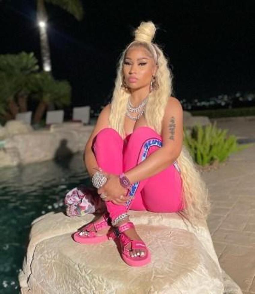 Nicki Minaj’ın pozları yürek hoplattı!