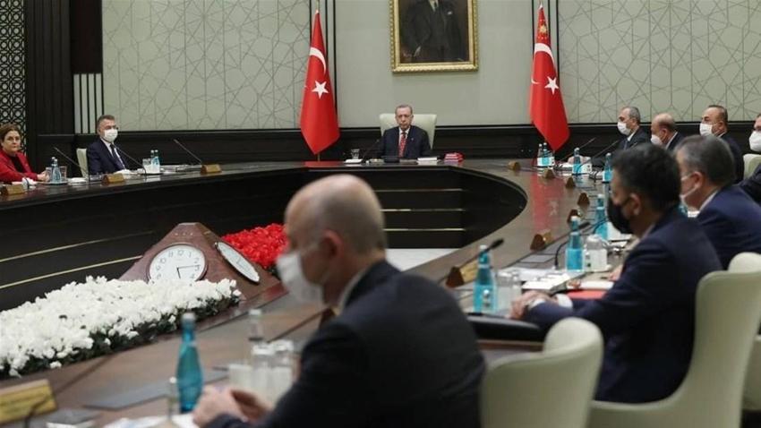 Hafta sonu hafta içi yasaklarıyla ilgili son dakika gelişmesi! Restoran, kafe, AVM hepsini kapsıyor! Kritik tarih 81 ilde...