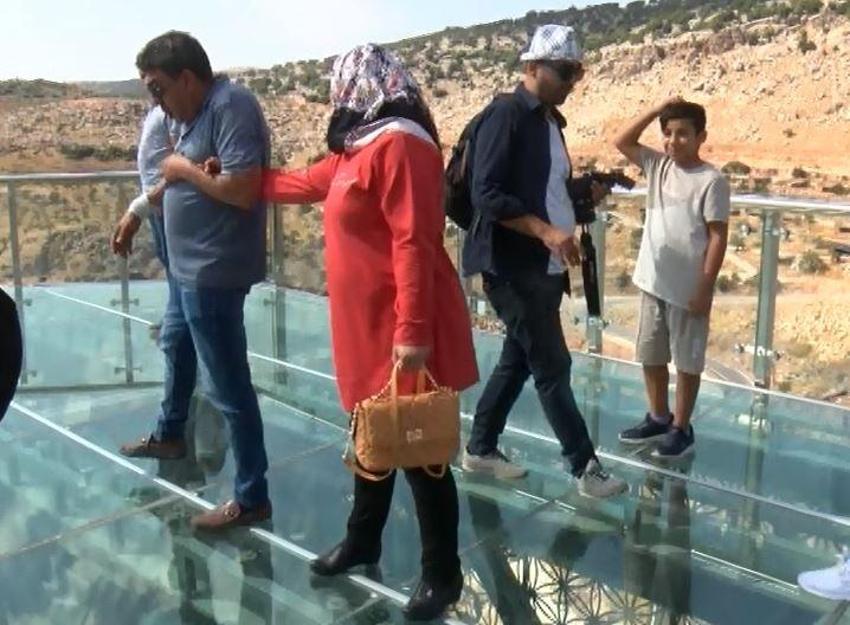 Burada yürümek yürek istiyor! Ziyaretçiler zor anlar yaşadı, Gaziantep'te...
