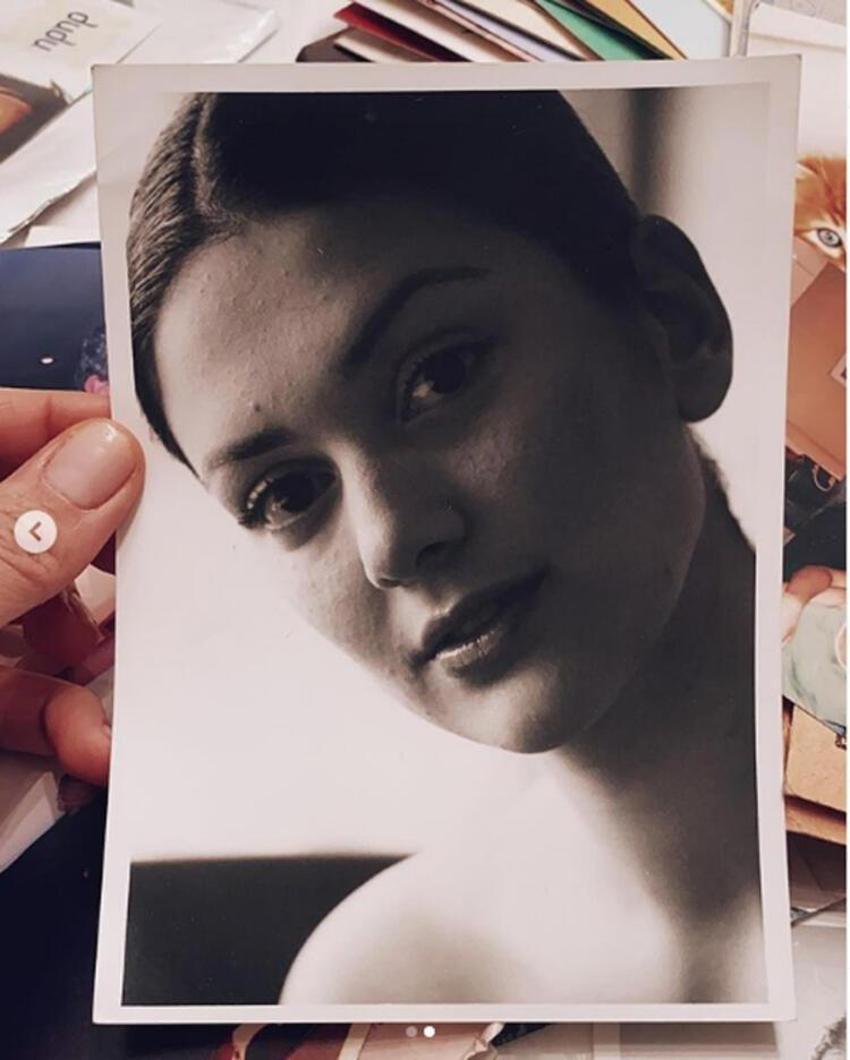 Bergüzar Korel gençlik fotoğraflarını yayınladı! Böyle seslendi...