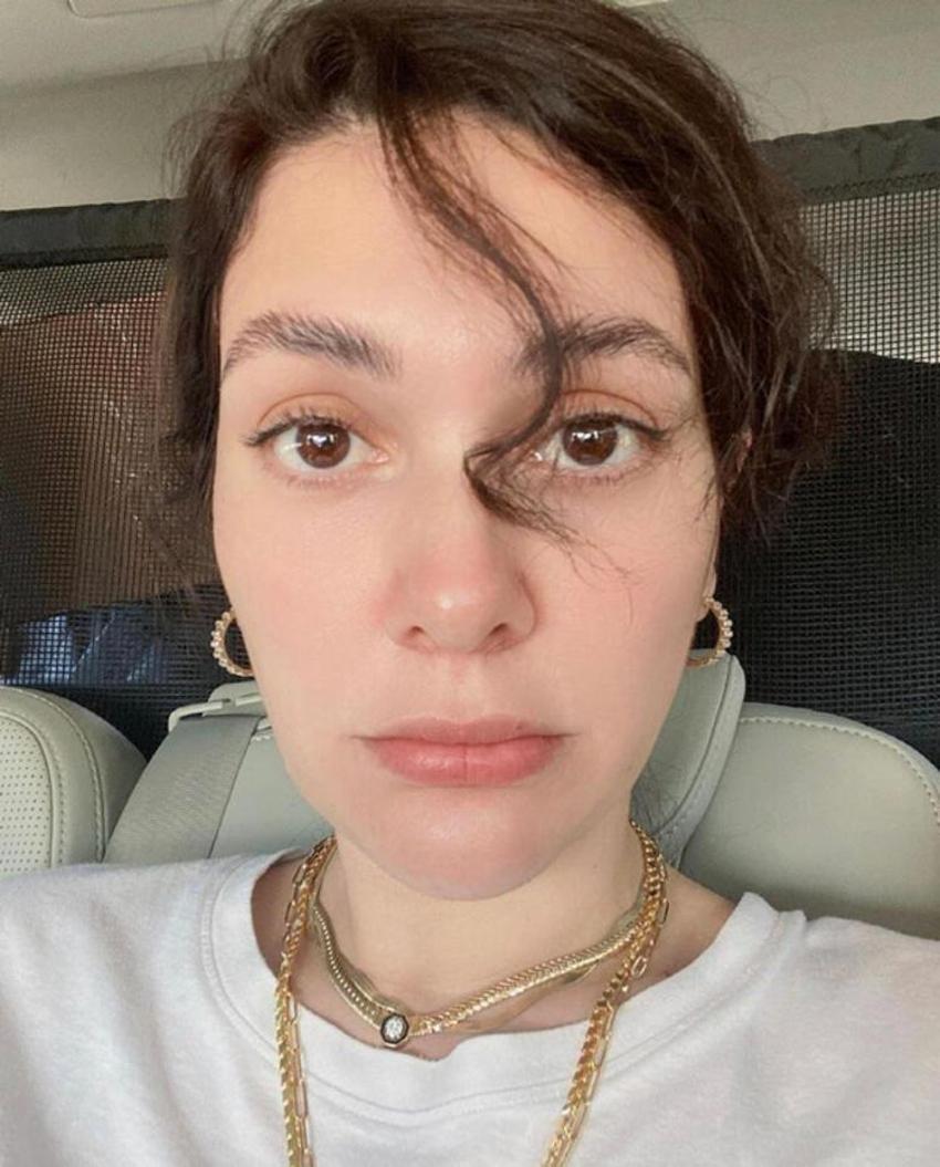 Bergüzar Korel gençlik fotoğraflarını yayınladı! Böyle seslendi...