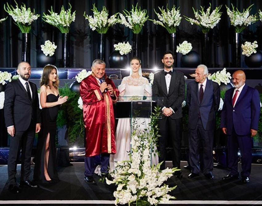 İbrahim Tatlıses oğlu İdo Tatlıses'in eşi Yasemin Şefkatli'ye altın kemer taktı! Fiyatı dudak uçuklattı