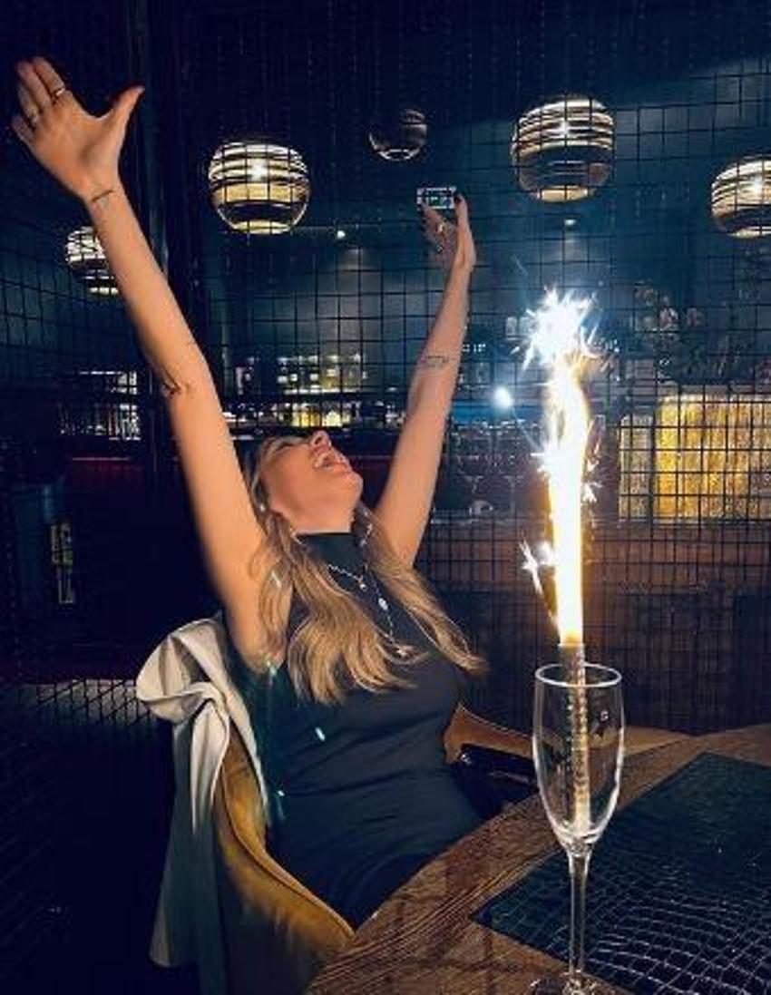 Hadise'ye sevgilisi Mehmet Dinçerler'den aşk dolu kutlama!