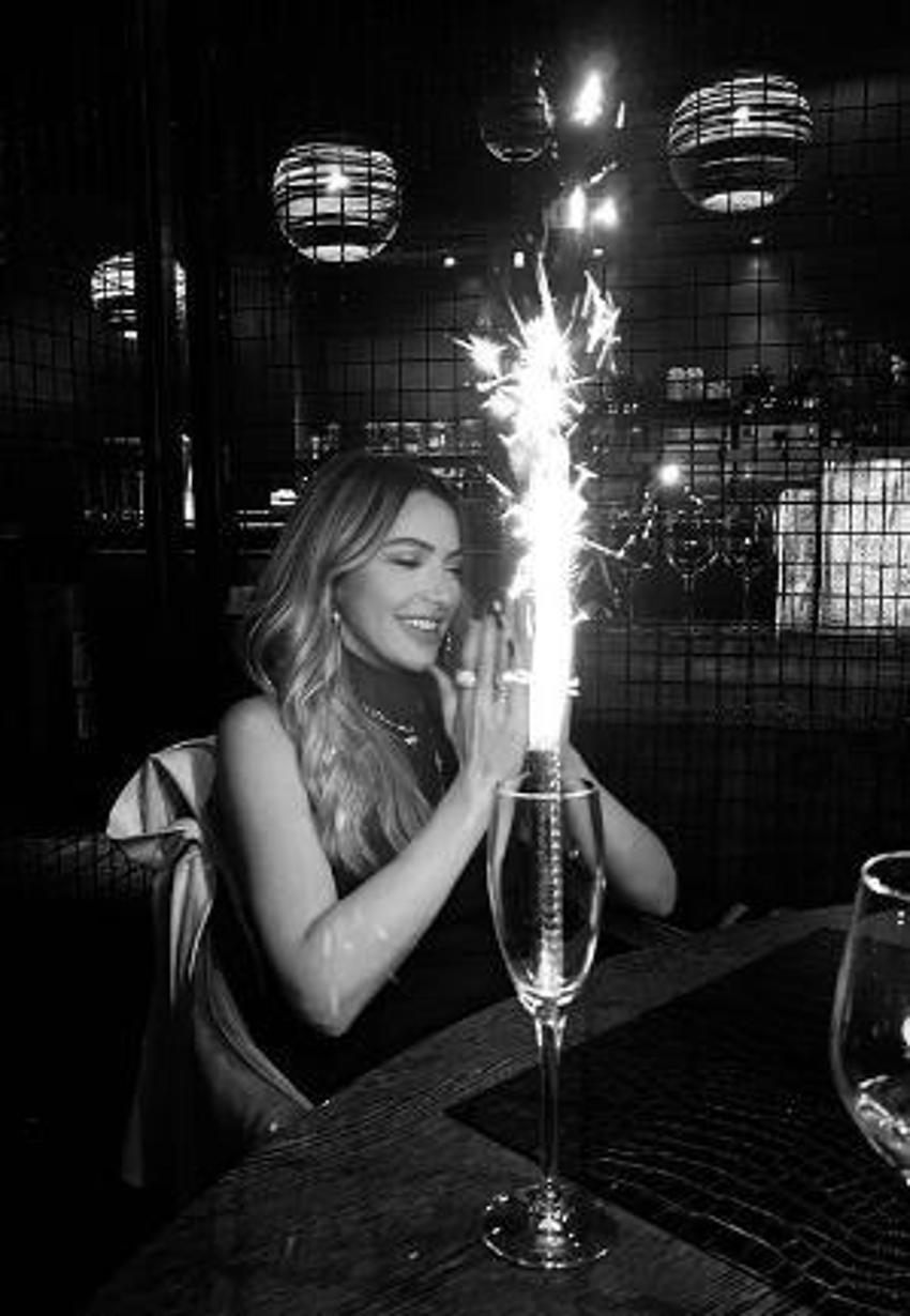 Hadise'ye sevgilisi Mehmet Dinçerler'den aşk dolu kutlama!