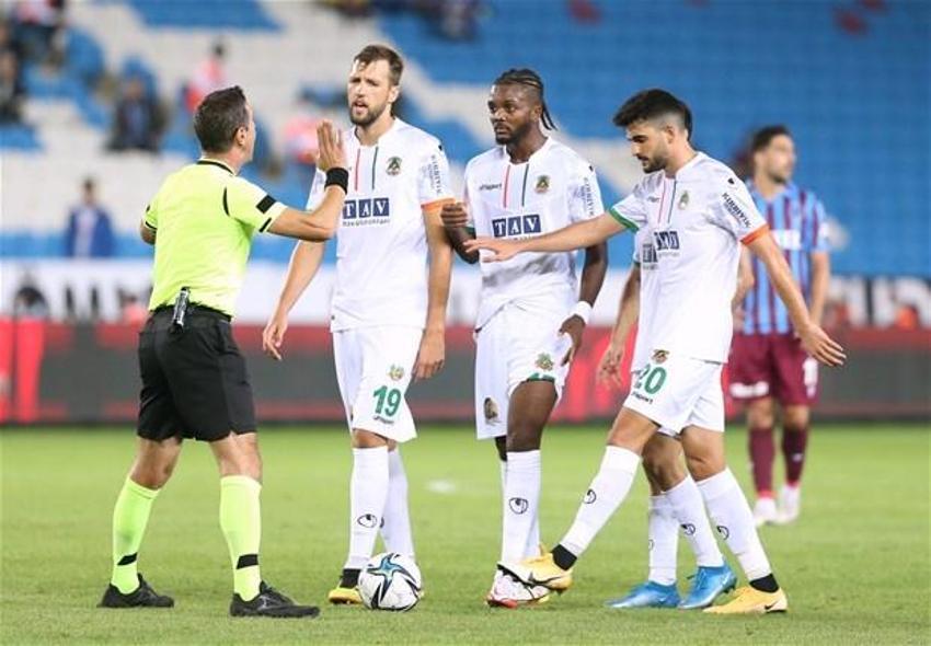 Rıdvan Dilmen canlı yayında bombayı patlattı! Skandal hatanın ardından hakem Halis Özkahya...
