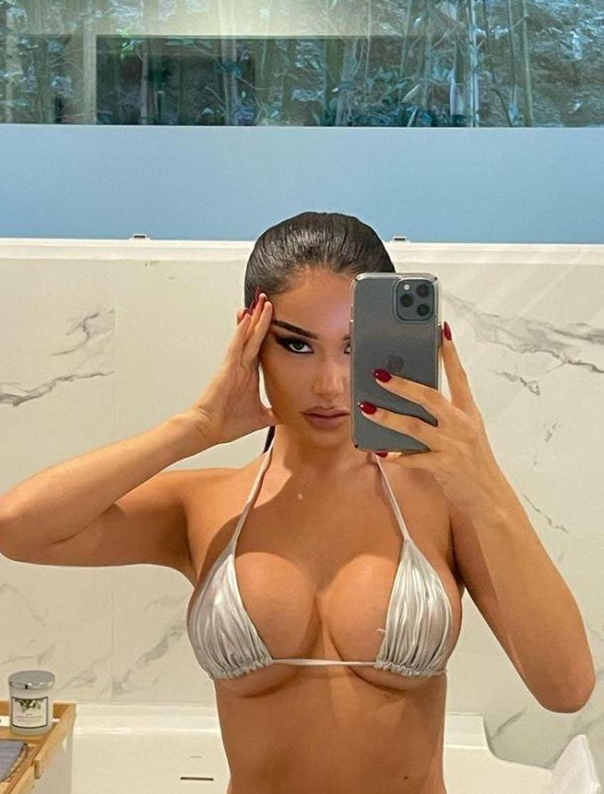 Janet Guzman'dan banyoda bikinili poz!