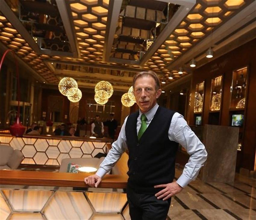 Christoph Daum Emre Belözoğlu'na sitem etti Ali Koç sürprizini açıkladı! 'Başkanla masaya oturduk imza atmaya...'