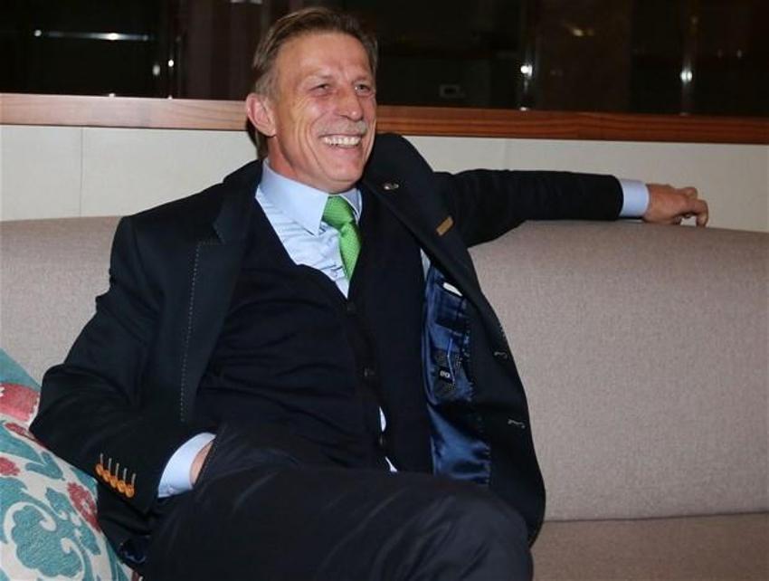 Christoph Daum Emre Belözoğlu'na sitem etti Ali Koç sürprizini açıkladı! 'Başkanla masaya oturduk imza atmaya...'
