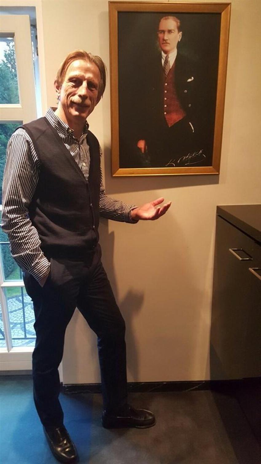 Christoph Daum Emre Belözoğlu'na sitem etti Ali Koç sürprizini açıkladı! 'Başkanla masaya oturduk imza atmaya...'