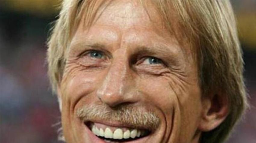Christoph Daum Emre Belözoğlu'na sitem etti Ali Koç sürprizini açıkladı! 'Başkanla masaya oturduk imza atmaya...'