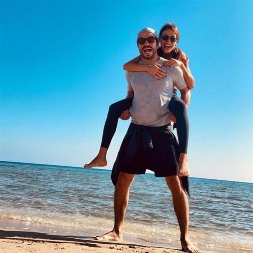 Ahmet Kural ve sevgilisi Çağla Gizem Şahin'den aşk pozu!