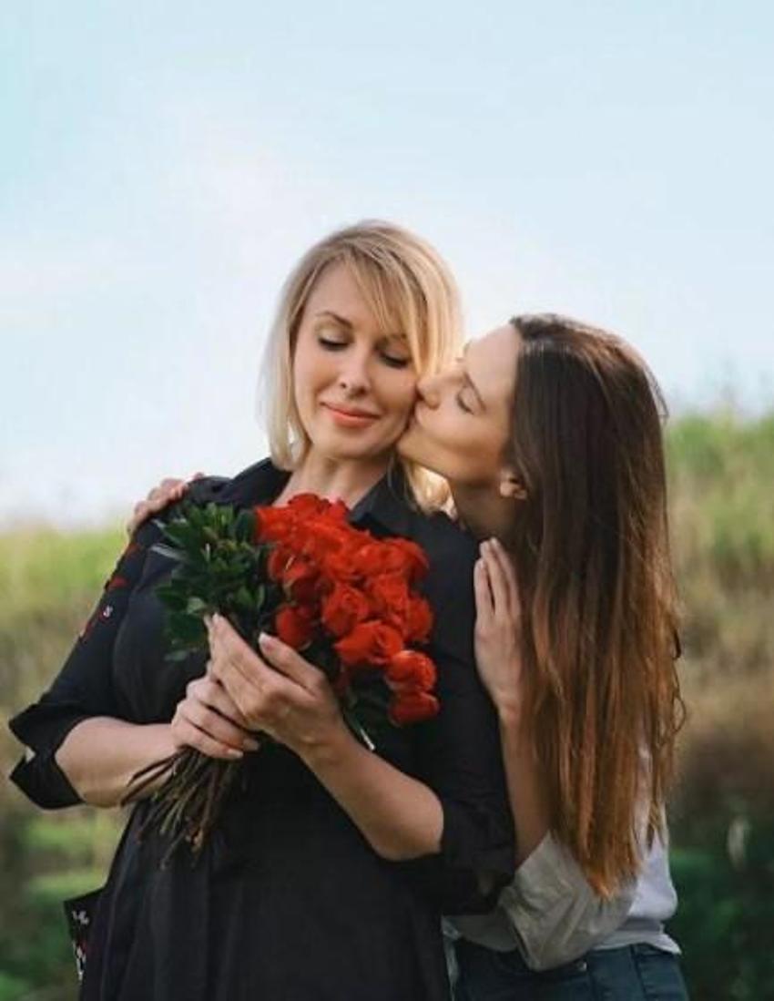 Alina Boz'un Rus annesi Olga'yı gören inanamıyor! ''Annesi kızından güzel''