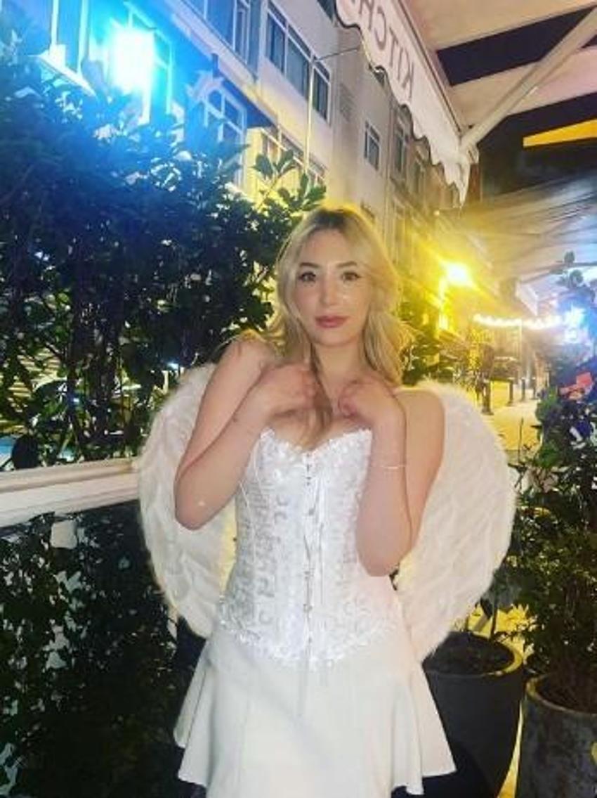 Yasmin Erbil 'Matrix' pozuyla gündemde!