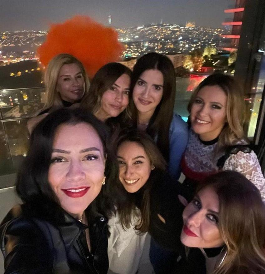 Acun Ilıcalı'nın eski eşi Zeynep Yılmaz'ın paylaşımına düştüğü not dikkat çekti!