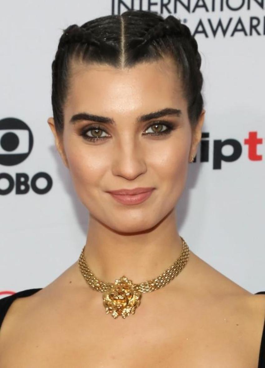 Tuba Büyüküstün'ü üzen ölüm! Sosyal medyadan duyurdu!