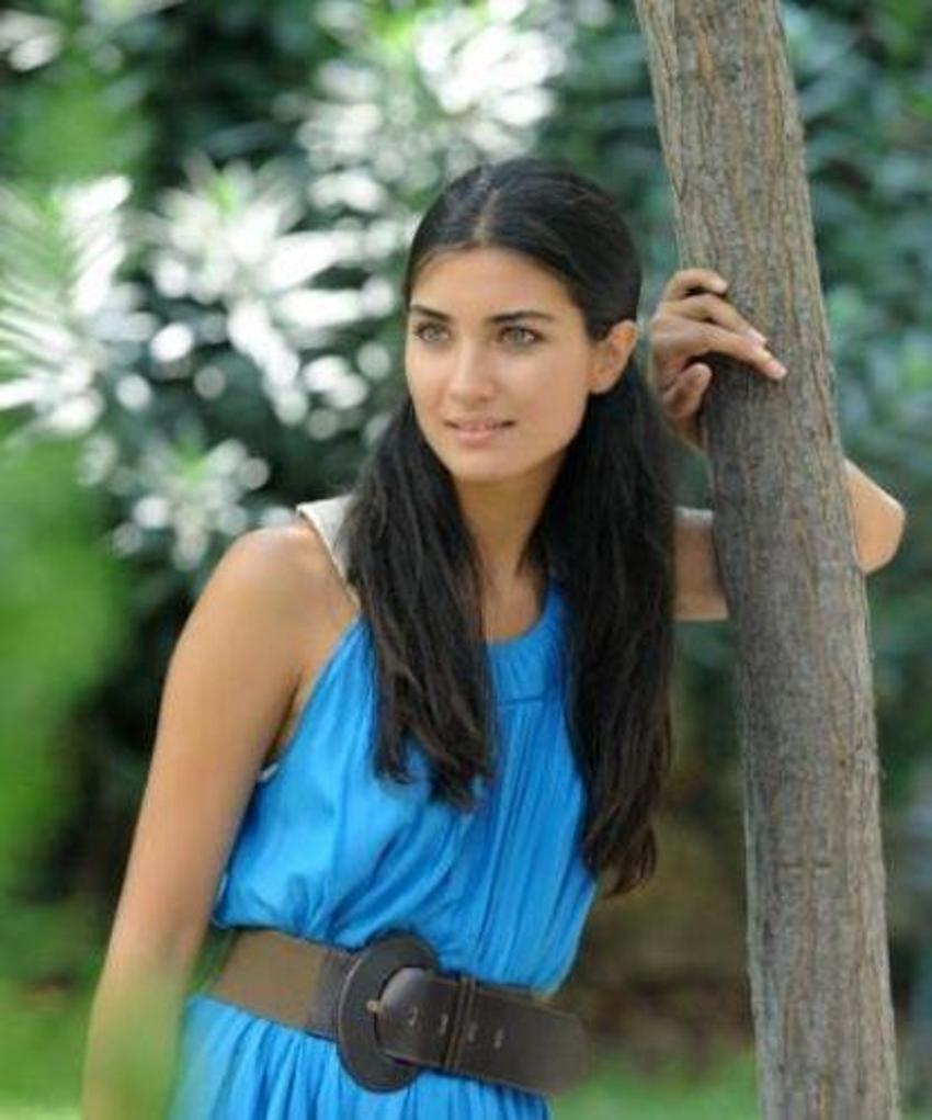 Tuba Büyüküstün'ü üzen ölüm! Sosyal medyadan duyurdu!