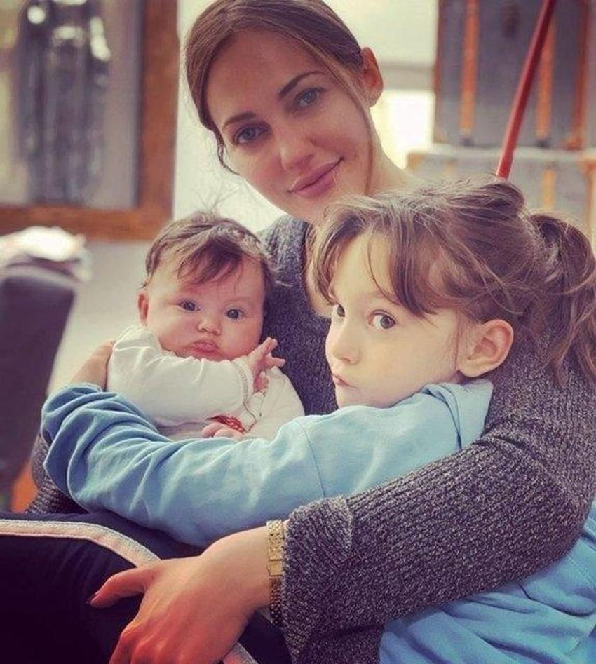 Meryem Uzerli'den dikkat çeken küvet pozu!