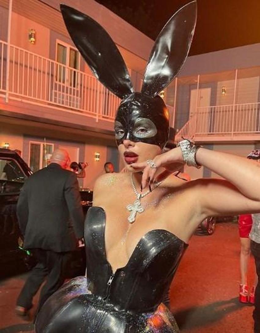 Bella Thorne'den Cadılar Bayramı pozu!