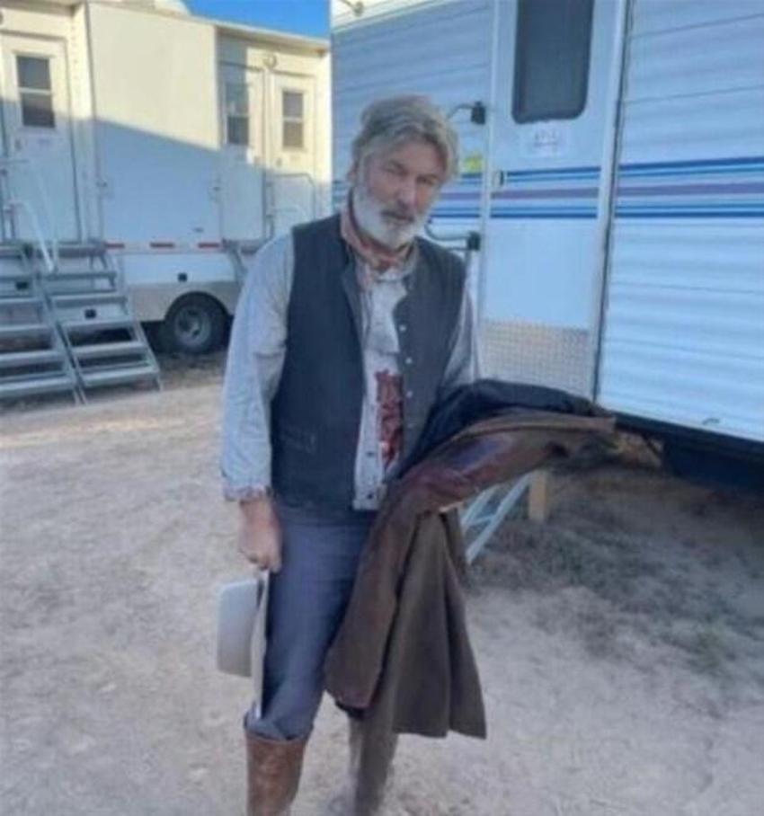 Rust film setinde yanlışlıkla katil olmuştu! Alec Baldwin sessizliğini bozdu, şok sözler...