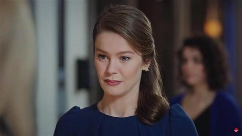 Burcu Biricik bornozlu stiliyle dikkat çekti