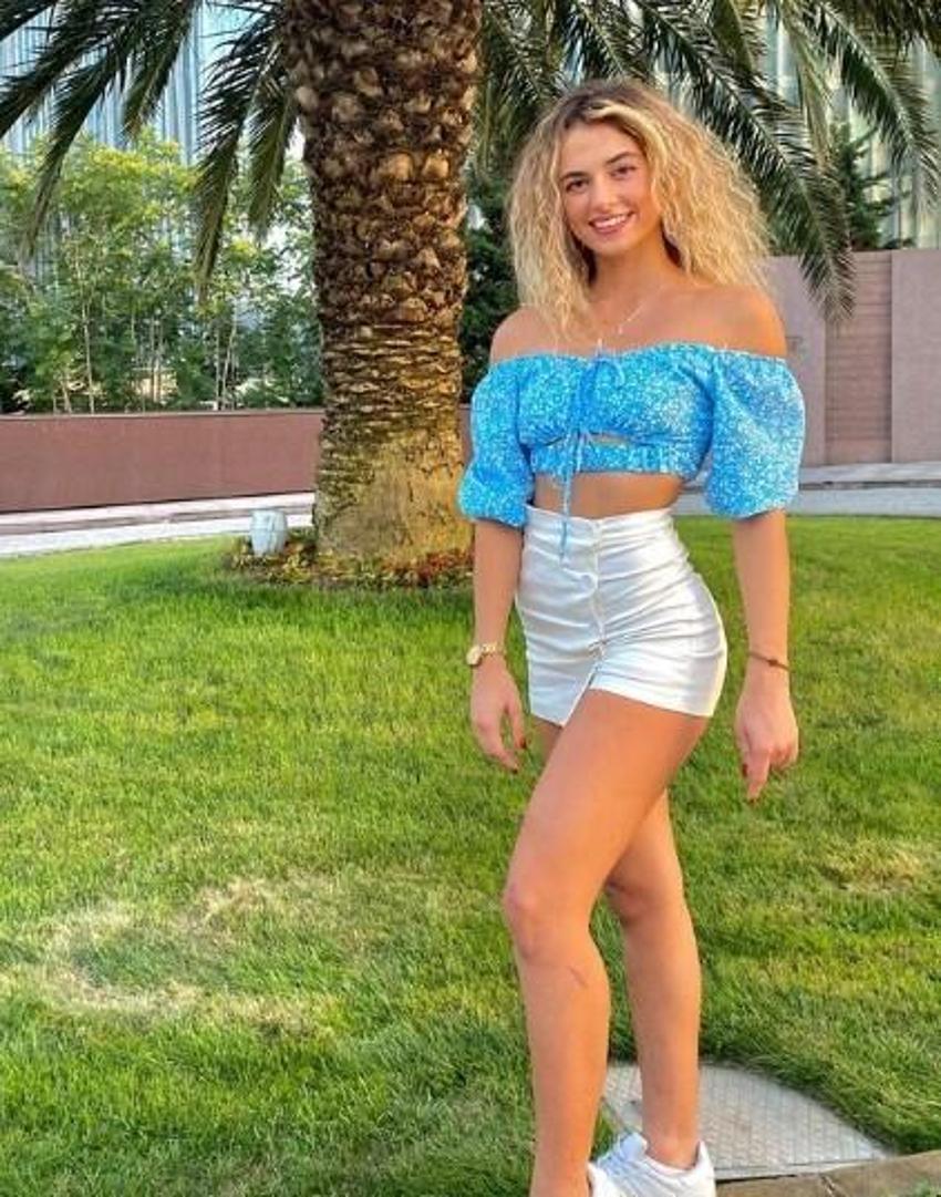 Survivor Aleyna Çalışkan pozlarıyla Instagram'ı salladı!