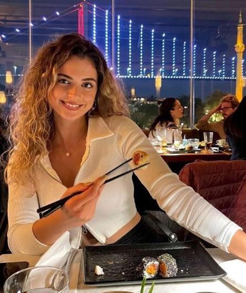 Survivor Aleyna Çalışkan pozlarıyla Instagram'ı salladı!