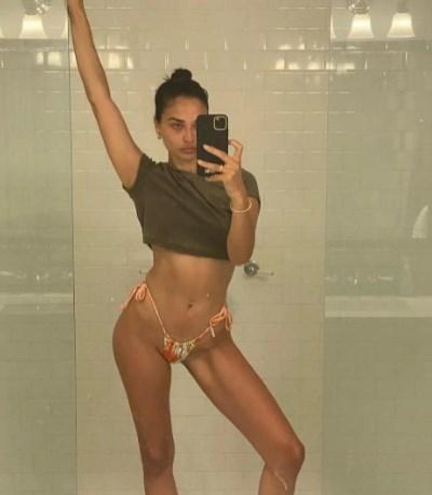 Shanina Shaik duş sonrası ıslak ıslak poz verdi!