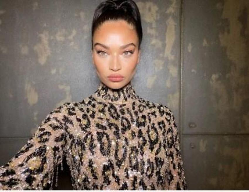 Shanina Shaik duş sonrası ıslak ıslak poz verdi!