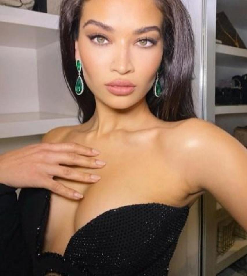 Shanina Shaik duş sonrası ıslak ıslak poz verdi!