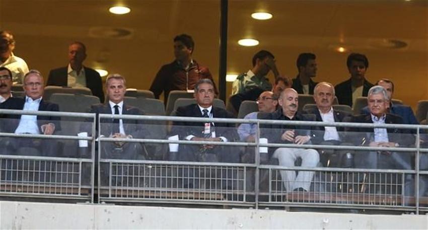 Fenerbahçe'de ortalık iyice karıştı! Ali Koç - Aziz Yıldırım gerginliğine Mahmut Uslu da katıldı! 'Futboldan anlamaz üç kağıtçı'