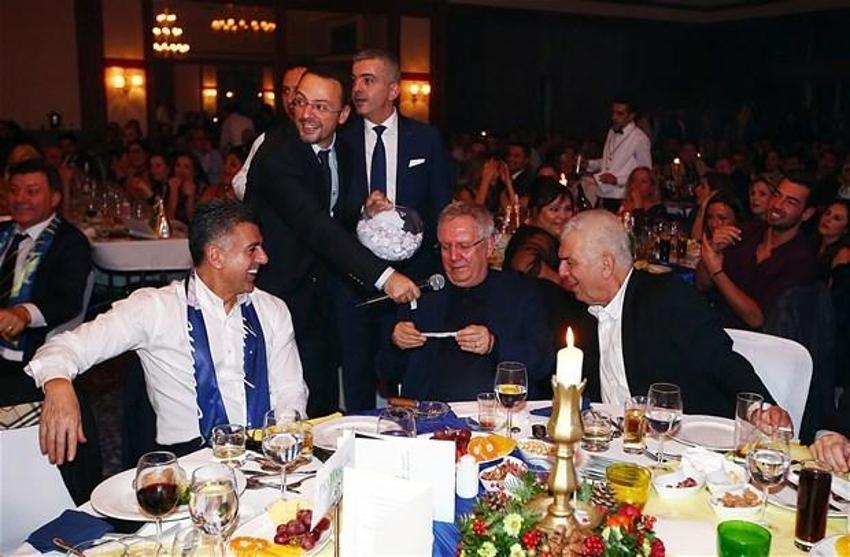 Fenerbahçe'de ortalık iyice karıştı! Ali Koç - Aziz Yıldırım gerginliğine Mahmut Uslu da katıldı! 'Futboldan anlamaz üç kağıtçı'